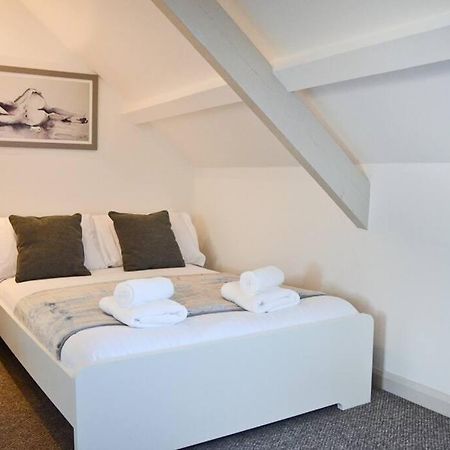 פנזאנס Modern Attic Studio Apartment With Harbour Views מראה חיצוני תמונה