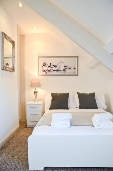 פנזאנס Modern Attic Studio Apartment With Harbour Views מראה חיצוני תמונה