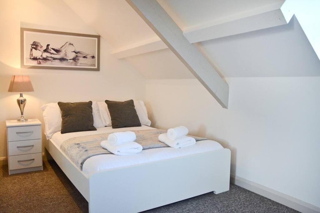 פנזאנס Modern Attic Studio Apartment With Harbour Views מראה חיצוני תמונה